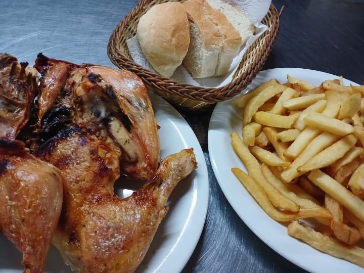 Pollo entero llevar c/ guarnicion