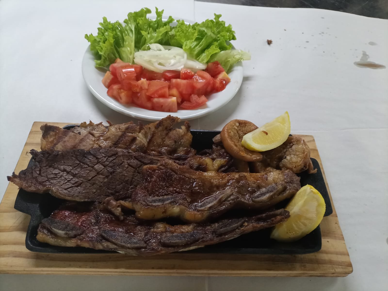 Asado vacio o bonbioda para compartir c/ una guarnición